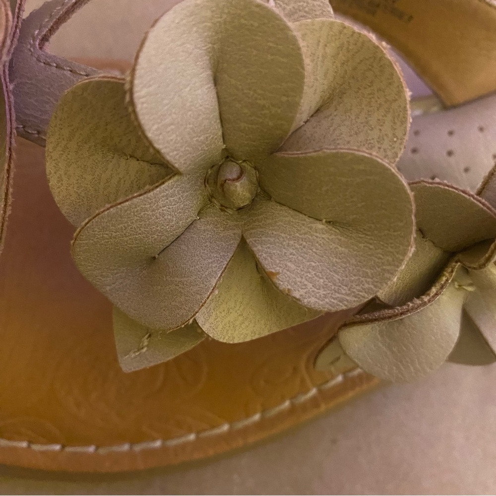 b.o.c. Tan and Brown Floral Sandals 8M GUC - Picture 8 of 8
